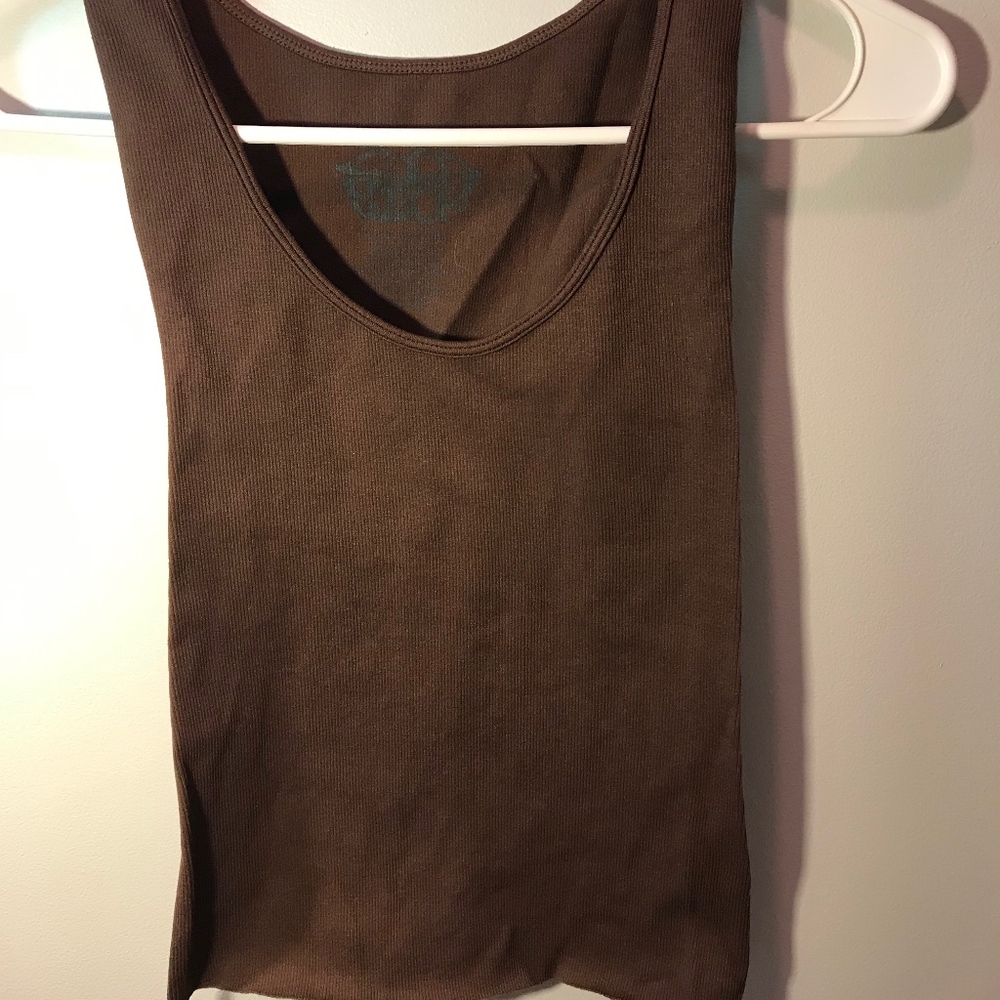 Very cute form fitting crop top!!